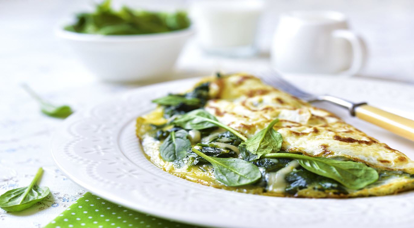 omelette-stuffed-with-spinach-and-cheese-for-a-breakfast